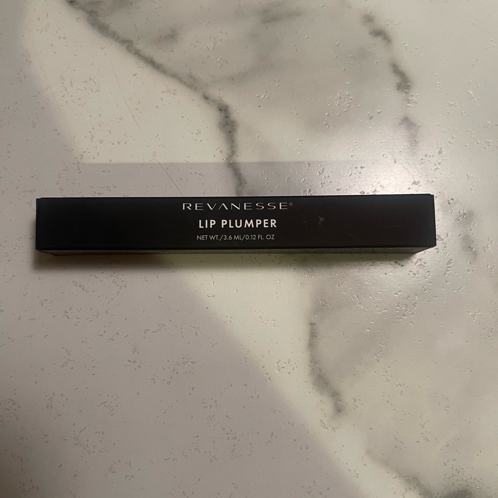 Lip Plumper - Sleek Black
